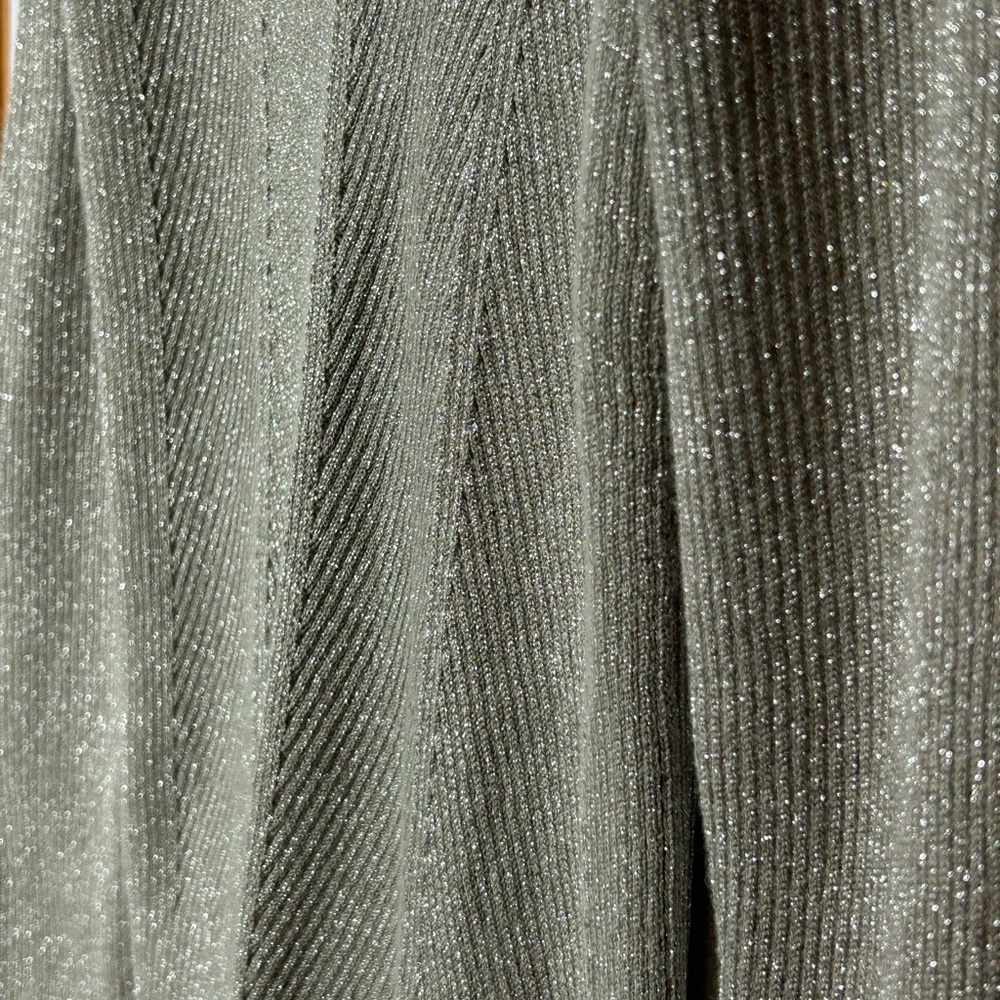 Ralph Lauren Women’s Long Sleeve Shimmering Gray/Silver V-Neck Sweater - Picture 2 of 6